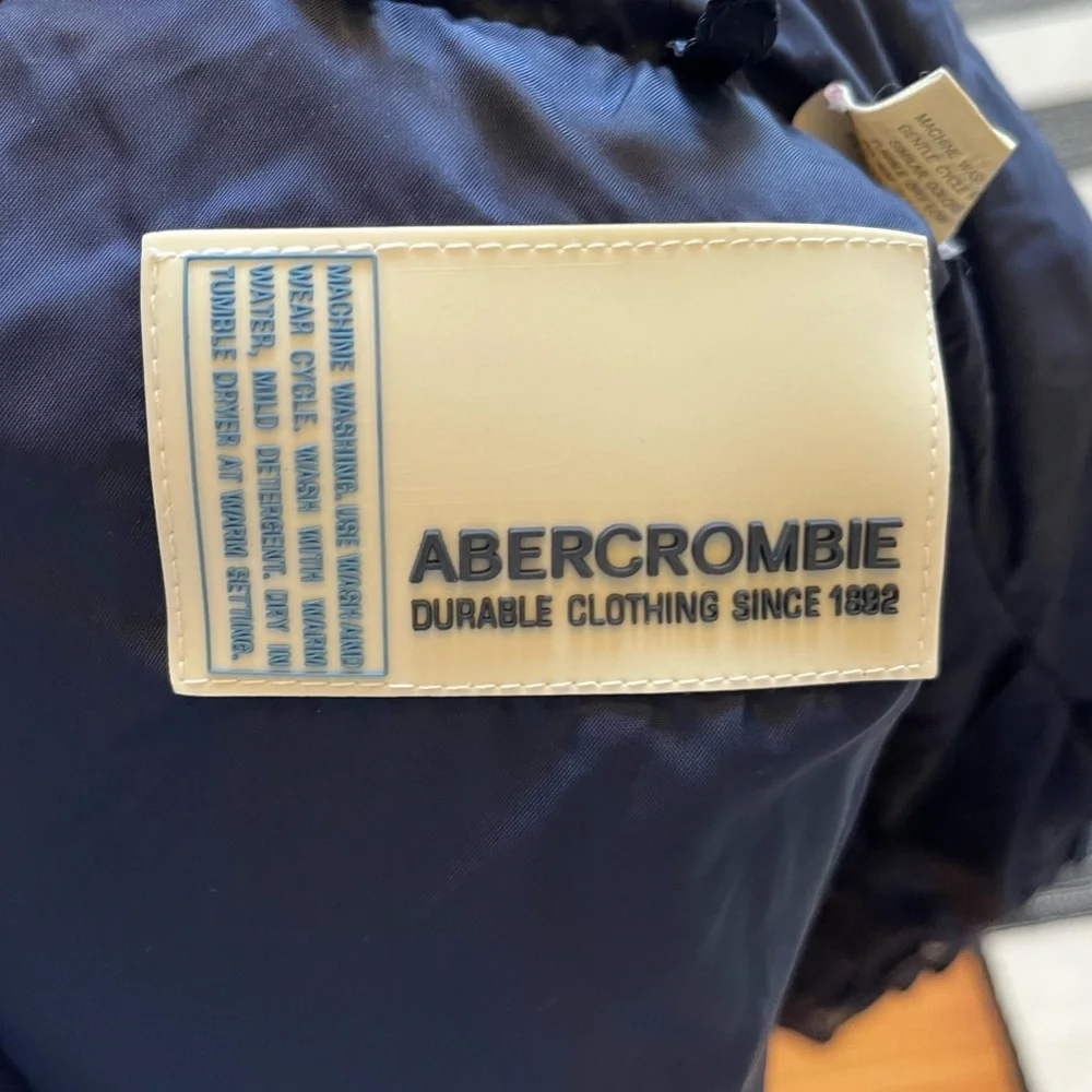 Abercrombie & Fitch Navy‎ Blue Puffer Down Winter Vest Size: M